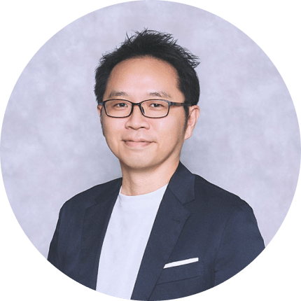 執行役員 足立 賢信 YASUNOBU ADACHI